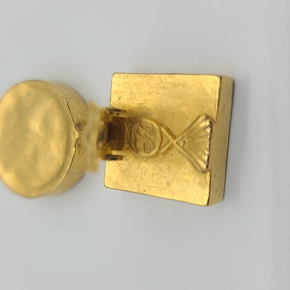 Circa 1980's Karl Lagerfeld Collection Brushed Gold & Black Stone clip earrings! - Picture 7 of 12